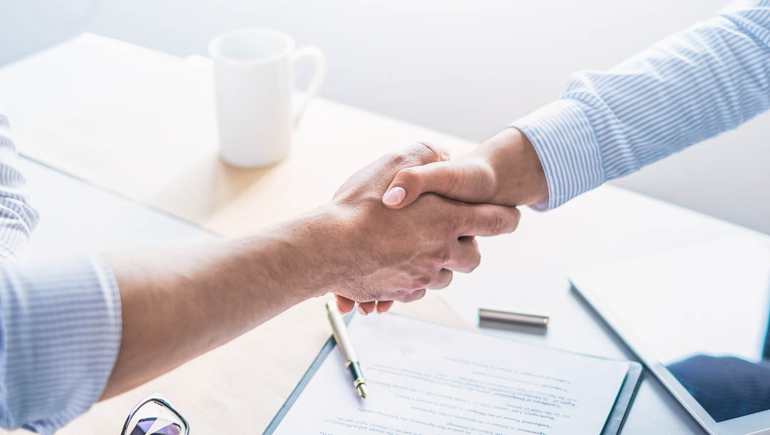 Inwestycje - zgoda, uścisk dłoni