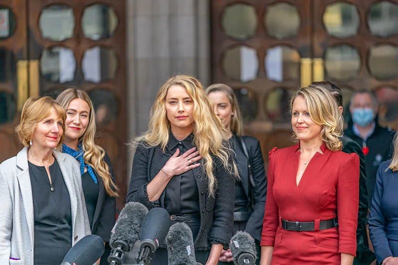 Zniesławienie czyli krótko o batalii prawniczej pomiędzy Johnny Depp a Amber Heard a polskich realiach